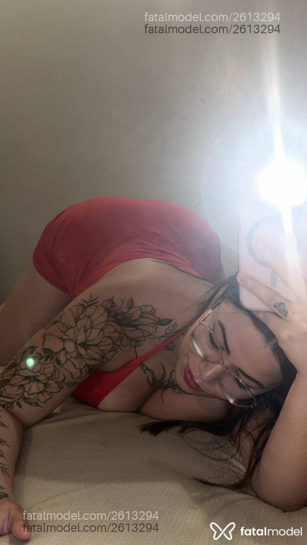 Acompanhante mulher com cabelo castanho de olhos verdes em Porto Alegre Acompanhante mulher com cabelo castanho de olhos verdes em Porto Alegre - Mirela Angel