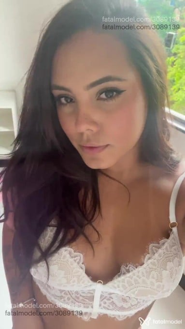 Acompanhante mulher com cabelo castanho de olhos castanhos em Ipatinga - Júlia Caast