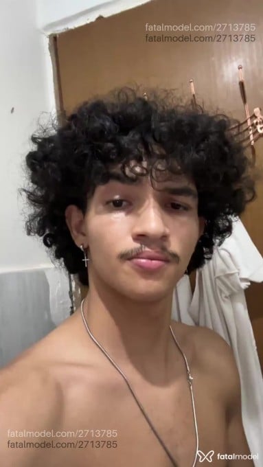 Acompanhante homem com cabelo castanho de olhos castanhos em São Paulo Acompanhante homem com cabelo castanho de olhos castanhos em São Paulo - Lopes