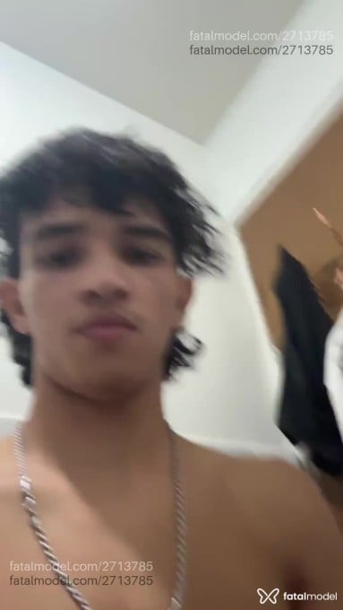 Acompanhante homem com cabelo castanho de olhos castanhos em São Paulo Acompanhante homem com cabelo castanho de olhos castanhos em São Paulo - Lopes