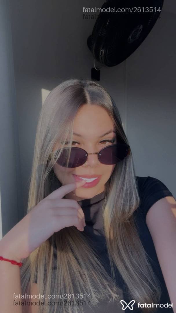 Acompanhante mulher loira (o) de olhos castanhos - Vanessa Lay