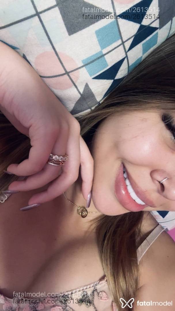 Acompanhante mulher loira (o) de olhos castanhos - Vanessa Lay