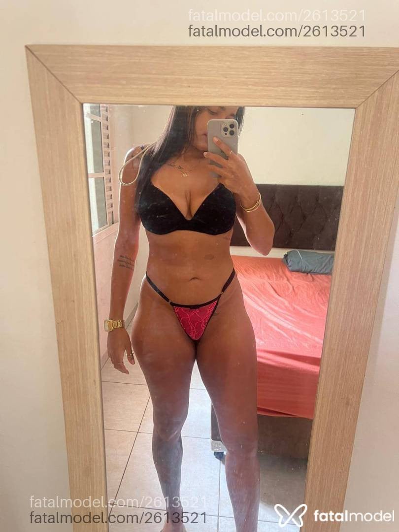 Acompanhante mulher morena (o) de olhos castanhos - ágata