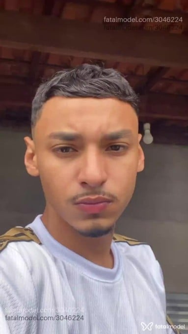 Acompanhante homem morena (o) de olhos castanhos - Marcel