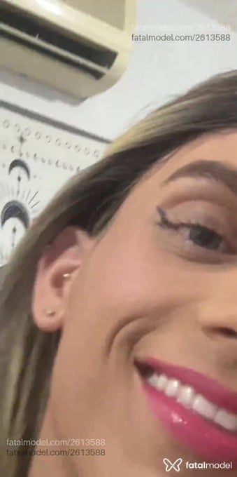 Acompanhante mulher trans loira (o) de olhos azuis em Porto Alegre - Beatrice