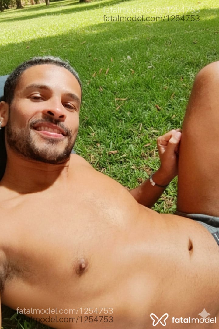 Acompanhante homem com cabelo castanho de olhos castanhos em Rio das Ostras Acompanhante homem com cabelo castanho de olhos castanhos em Rio das Ostras - Howts