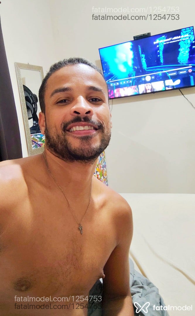 Acompanhante homem com cabelo castanho de olhos castanhos em Rio das Ostras Acompanhante homem com cabelo castanho de olhos castanhos em Rio das Ostras - Howts