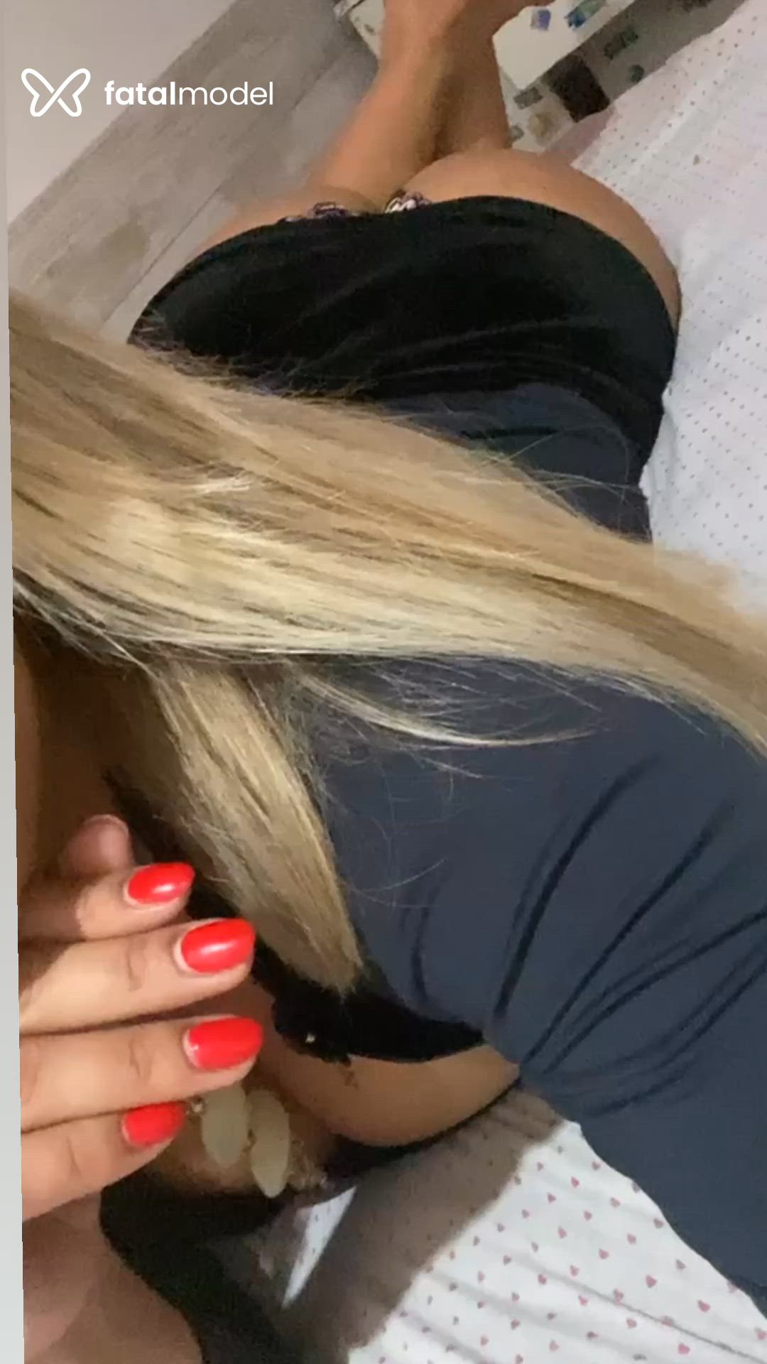 Acompanhante mulher loira (o) de olhos castanhos - Annita Nymph