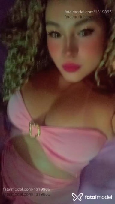 Acompanhante mulher com cabelo colorido de olhos castanhos em Campo Grande - Melissa Rabello