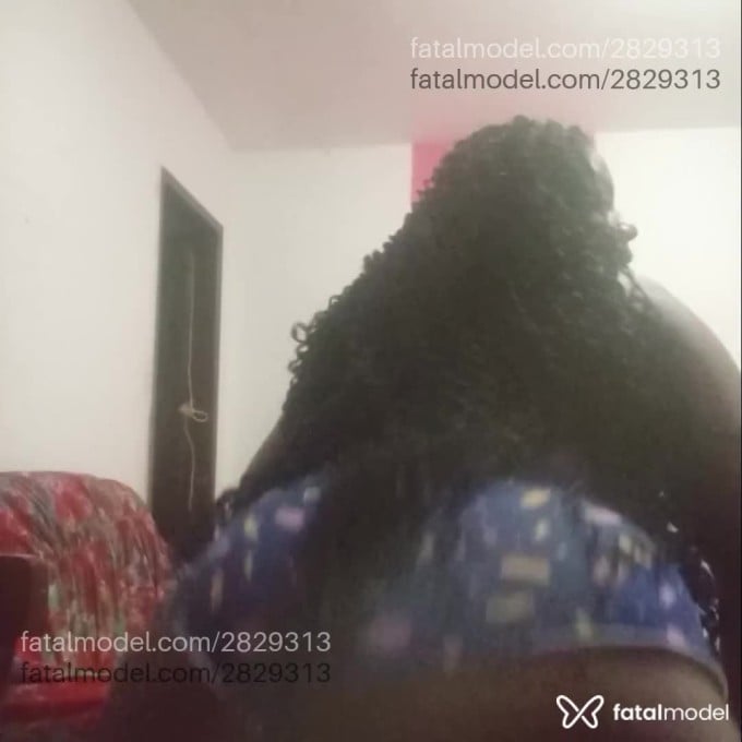 Acompanhante mulher morena (o) de olhos pretos em Corupá - Bombomzinho
