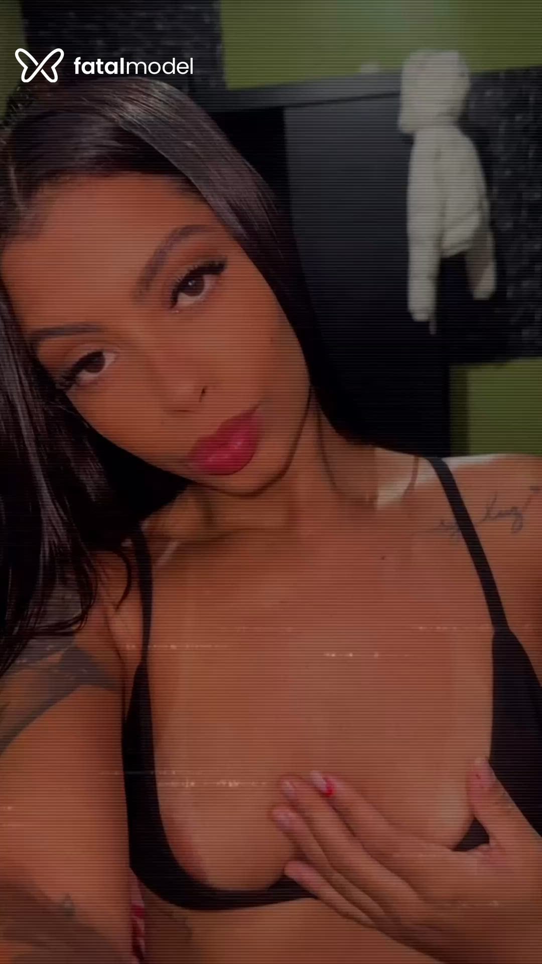 Acompanhante mulher com cabelo castanho de olhos castanhos - Vivi Acompanhante mulher com cabelo castanho de olhos castanhos - Vivi