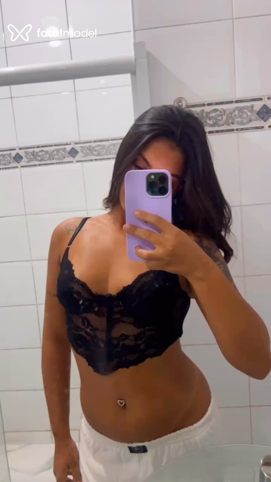Acompanhante mulher com cabelo castanho de olhos castanhos - Vivi Acompanhante mulher com cabelo castanho de olhos castanhos - Vivi
