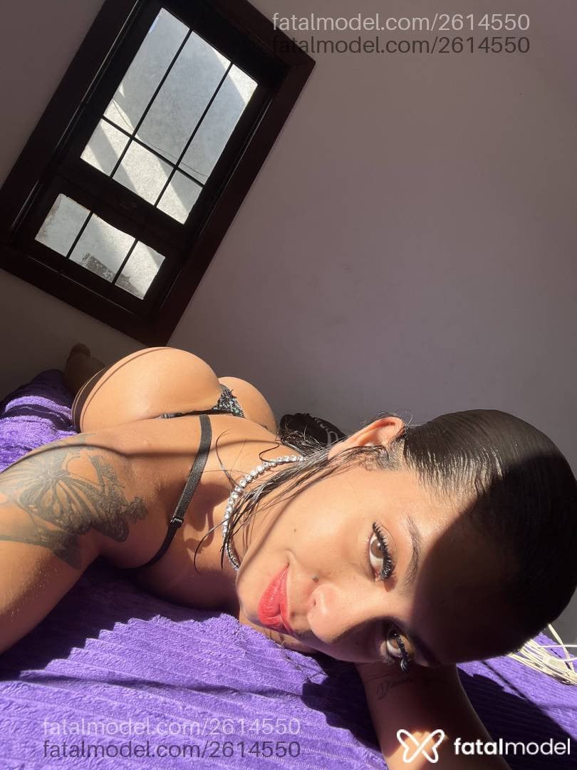 Acompanhante mulher com cabelo castanho de olhos castanhos em Macaé - Vivi