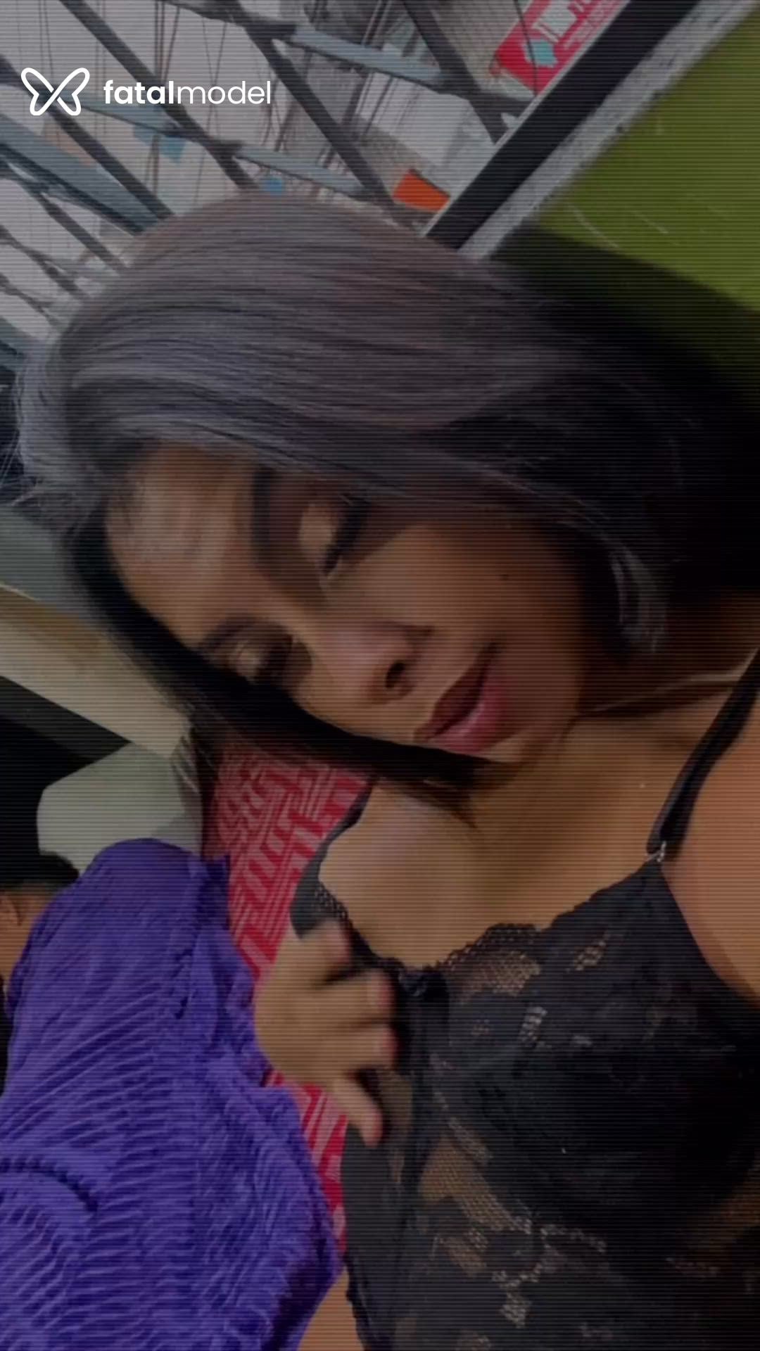 Acompanhante mulher com cabelo castanho de olhos castanhos - Vivi Acompanhante mulher com cabelo castanho de olhos castanhos - Vivi