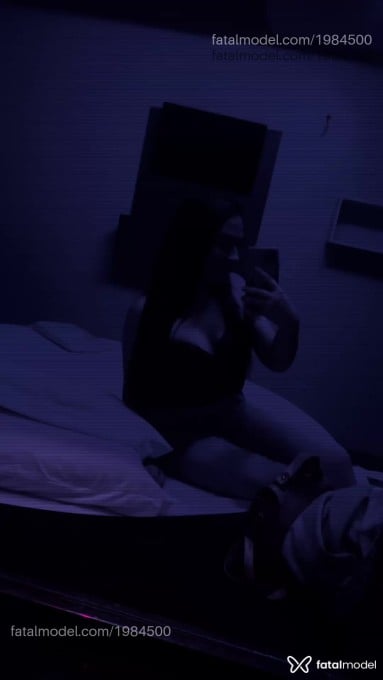 Acompanhante mulher morena (o) de olhos verdes - Caroline