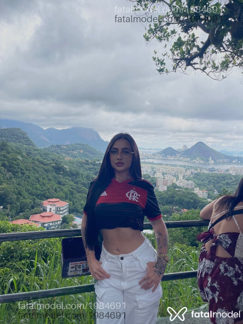 Acompanhante mulher morena (o) de olhos mel - Luiza Machado Acompanhante mulher morena (o) de olhos mel - Luiza Machado