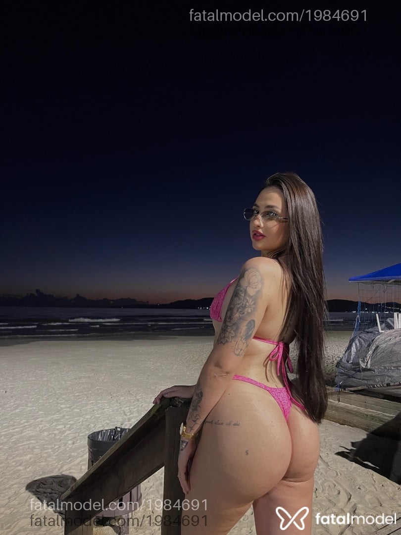 Acompanhante mulher morena (o) de olhos mel - Luiza Machado Acompanhante mulher morena (o) de olhos mel - Luiza Machado