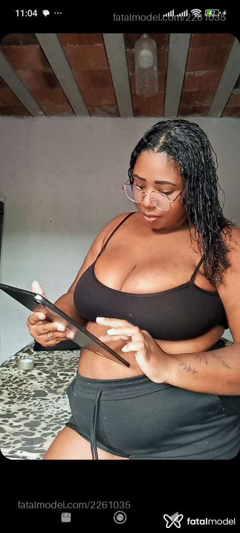 Acompanhante mulher com cabelo castanho de olhos pretos em Virtual Acompanhante mulher com cabelo castanho de olhos pretos em Virtual - Morena