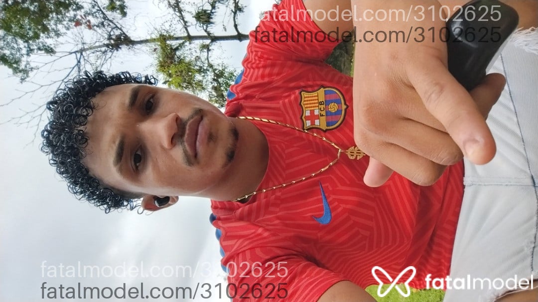 Acompanhante homem com cabelo castanho de olhos castanhos - Henrique Acompanhante homem com cabelo castanho de olhos castanhos - Henrique