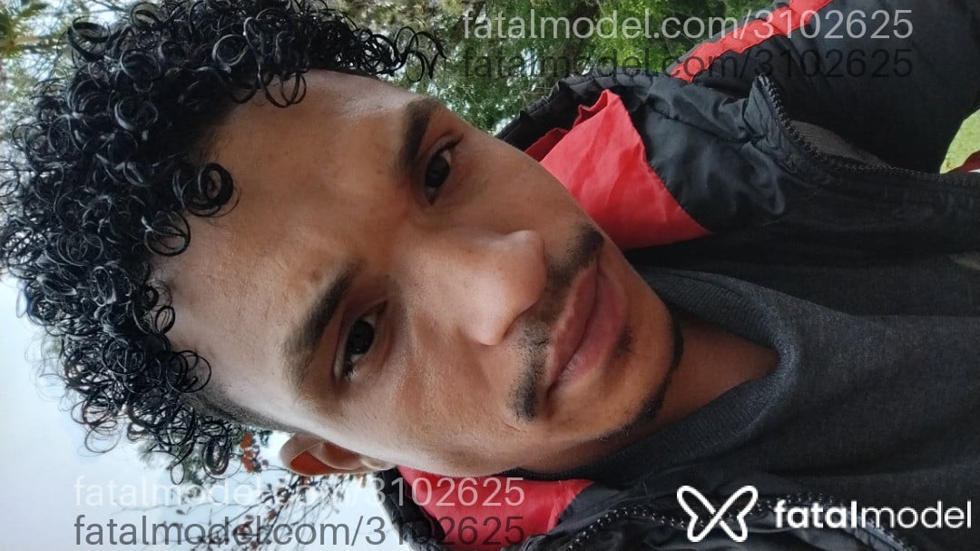 Acompanhante homem com cabelo castanho de olhos castanhos - Henrique Acompanhante homem com cabelo castanho de olhos castanhos - Henrique