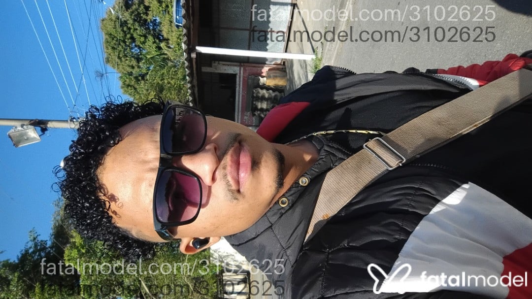 Acompanhante homem com cabelo castanho de olhos castanhos - Henrique Acompanhante homem com cabelo castanho de olhos castanhos - Henrique