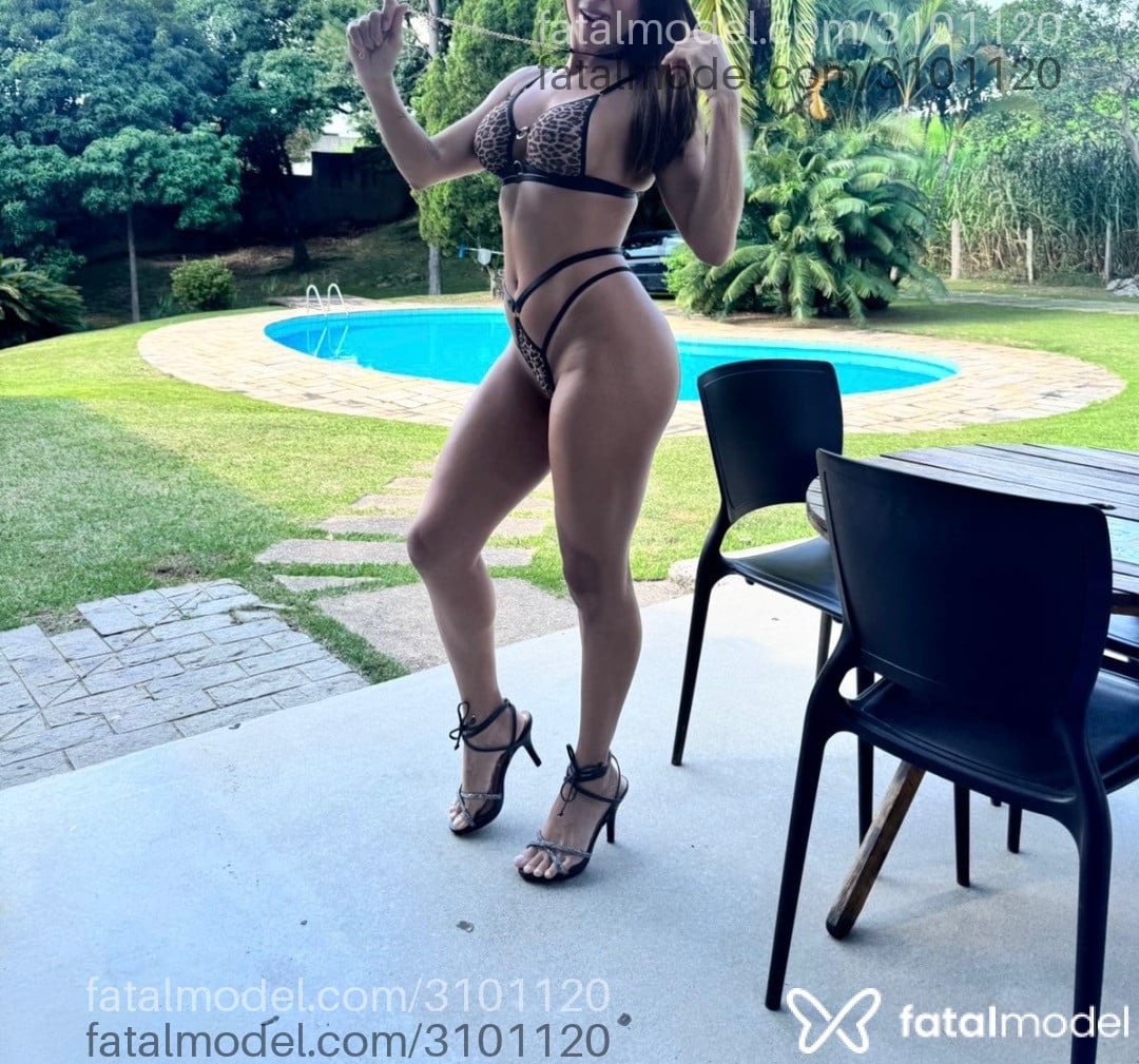 Acompanhante mulher com cabelo castanho de olhos castanhos em Goiânia - Jade Ferrari