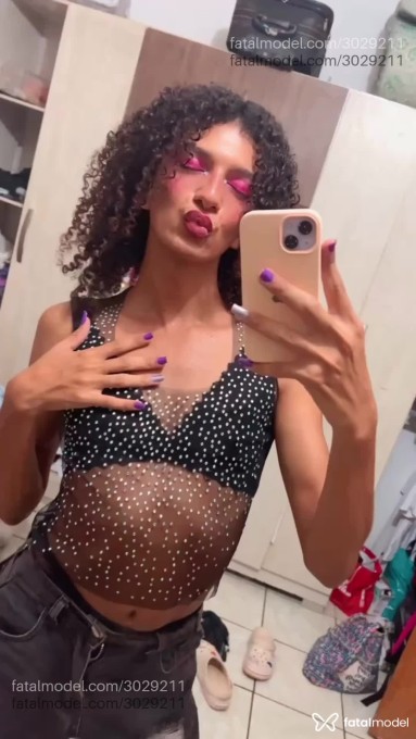 Acompanhante mulher trans morena (o) de olhos castanhos em Virtual - Isa Moné