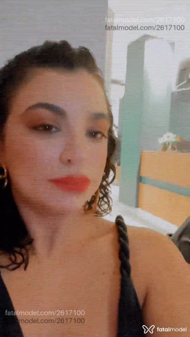 Acompanhante mulher com cabelo castanho de olhos mel em Balneário Camboriú - Larissa