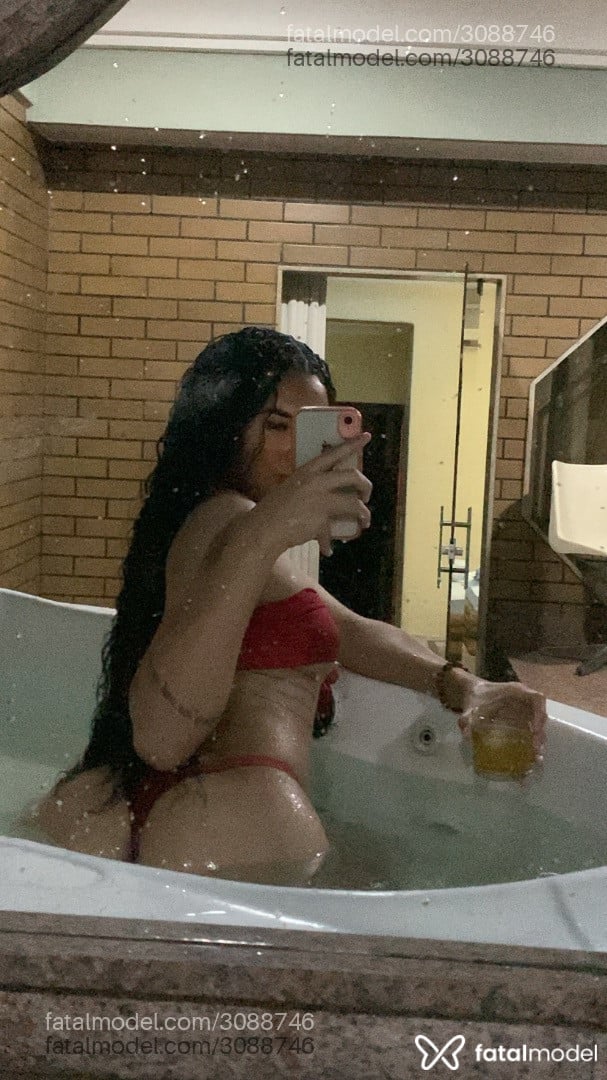 Acompanhante mulher trans morena (o) de olhos castanhos em Duque de Caxias - Mel