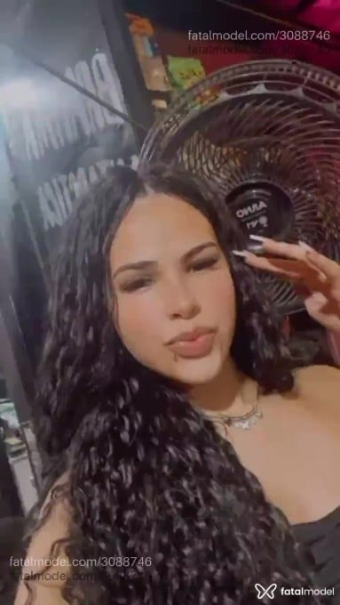 Acompanhante mulher trans morena (o) de olhos castanhos em Duque de Caxias - Mel