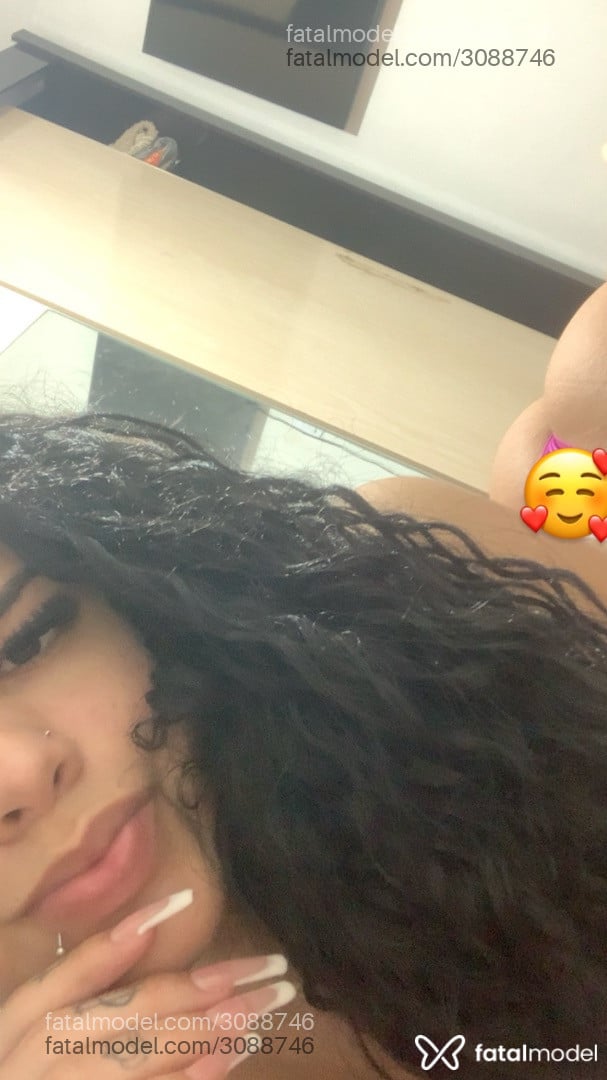 Acompanhante mulher trans morena (o) de olhos castanhos em Duque de Caxias - Mel