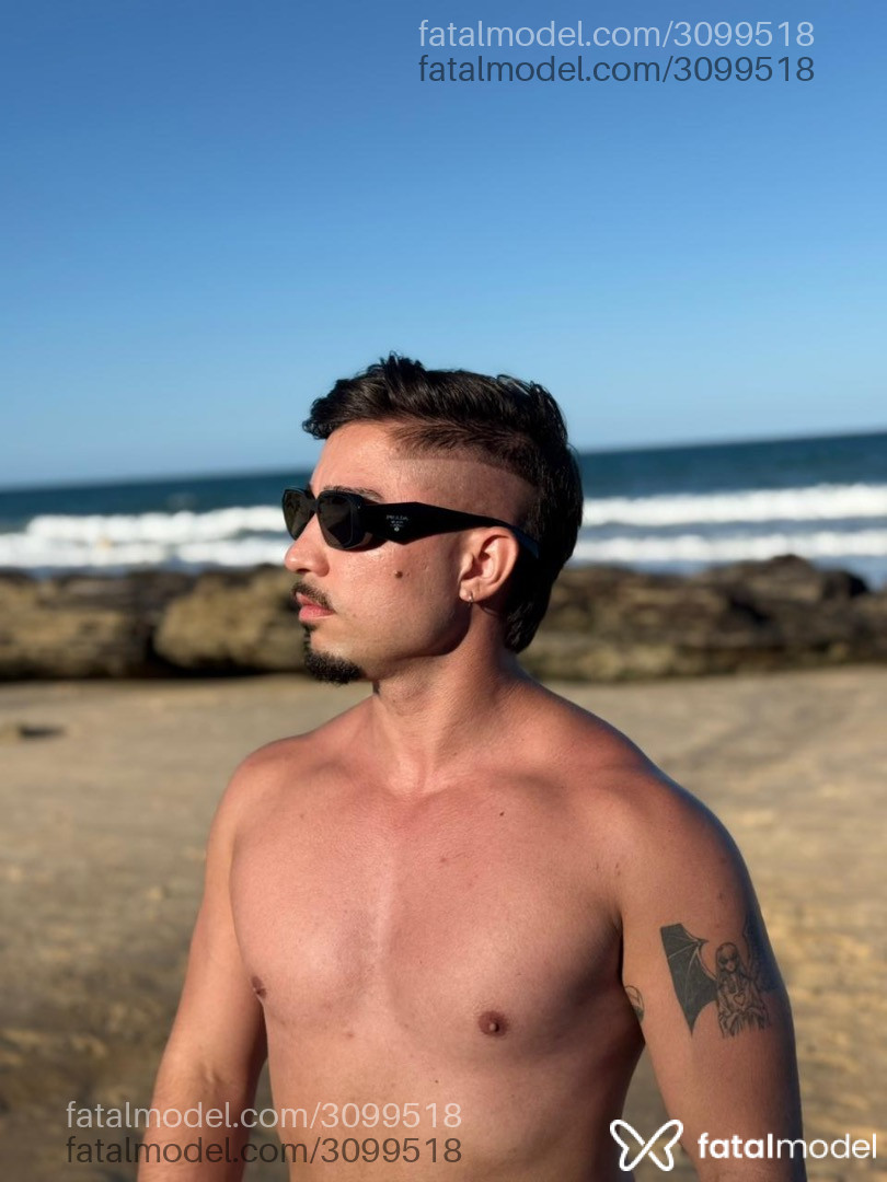 Acompanhante homem com cabelo castanho de olhos mel em São Paulo - Pedro Henrique