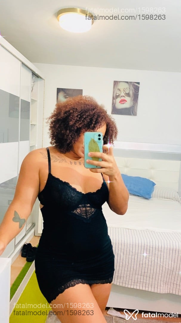 Acompanhante mulher trans com cabelo castanho de olhos castanhos - Amanda Morena