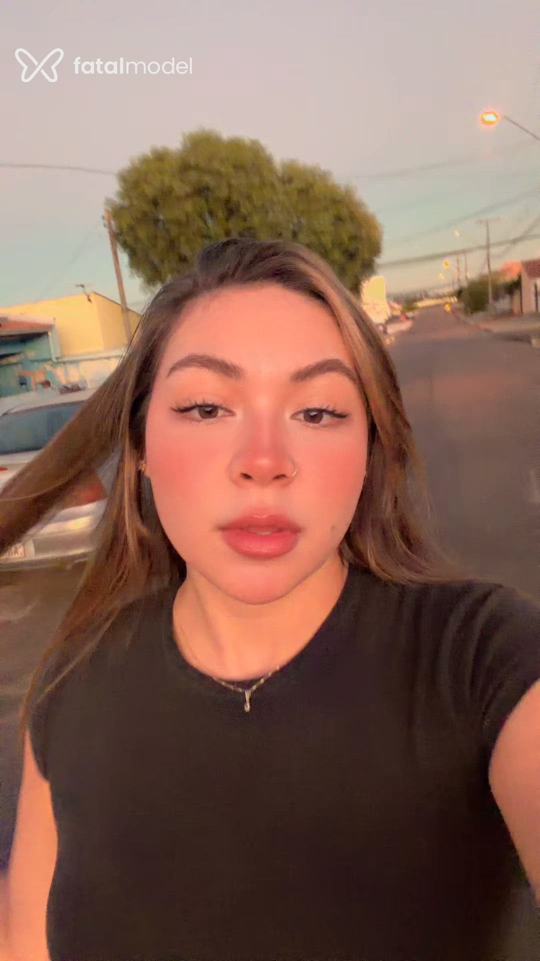 Acompanhante mulher com cabelo castanho de olhos castanhos - Vivi