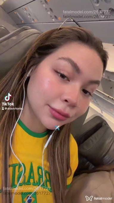 Acompanhante mulher com cabelo castanho de olhos castanhos em Foz do Iguaçu Acompanhante mulher com cabelo castanho de olhos castanhos em Foz do Iguaçu - Mel Bellini