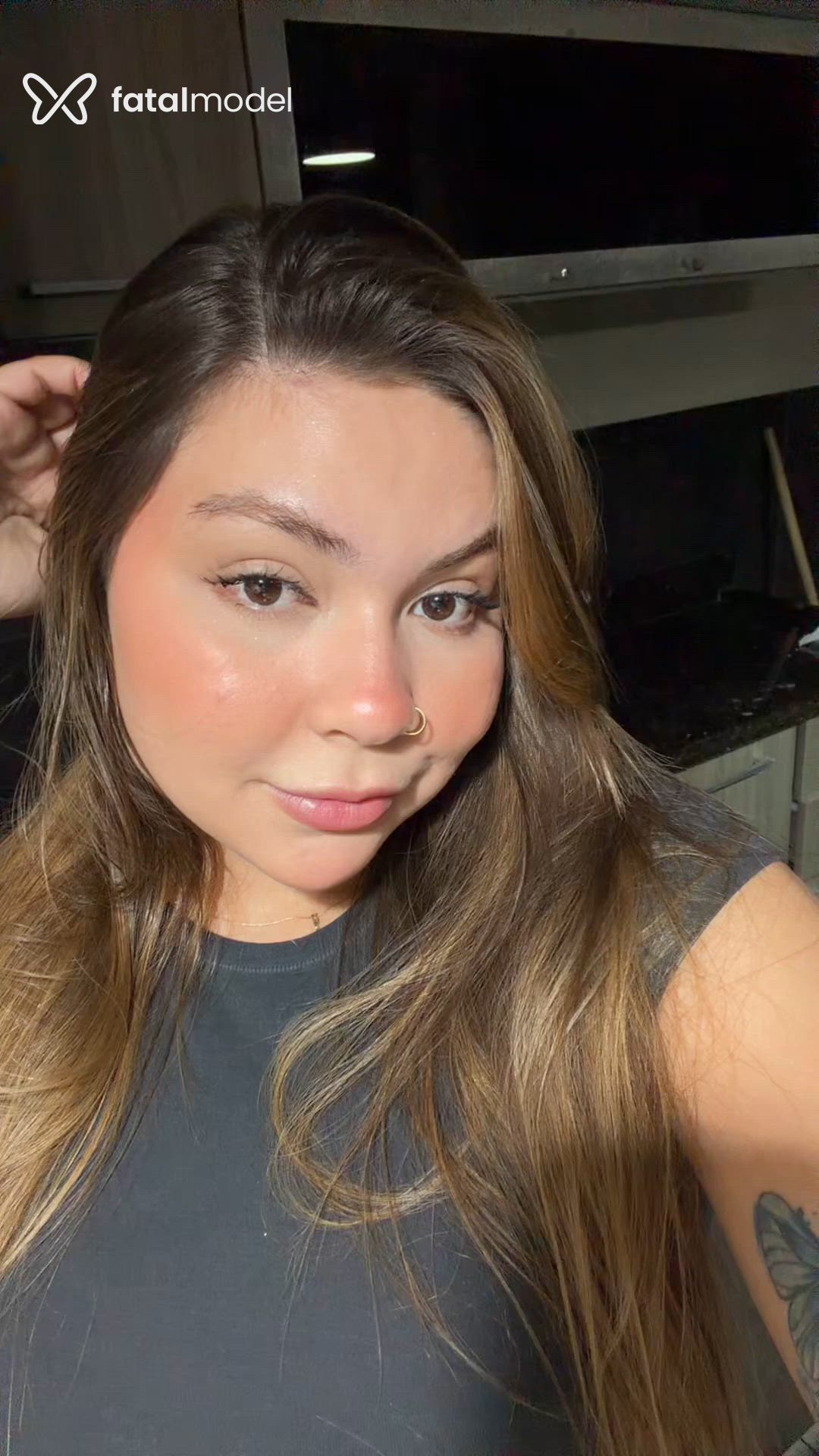 Acompanhante mulher com cabelo castanho de olhos castanhos - Vivi
