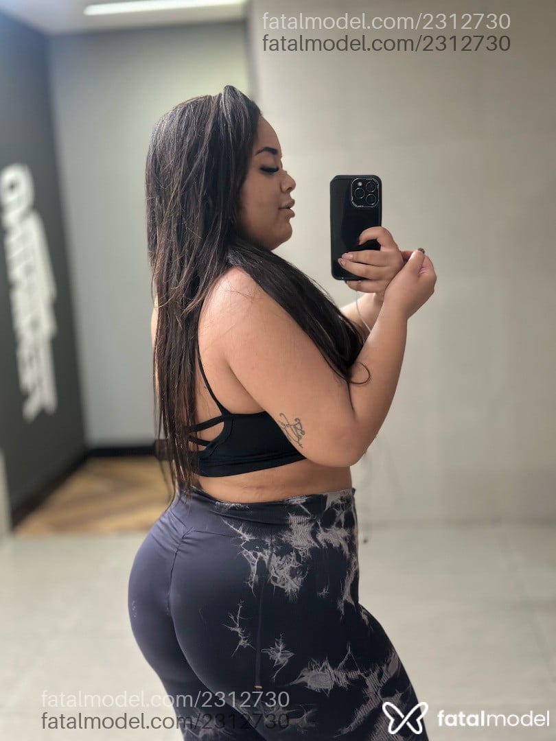 Acompanhante mulher morena (o) de olhos castanhos - Angeline