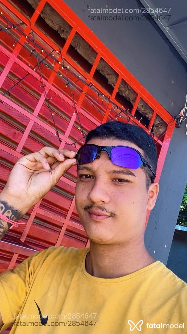 Acompanhante homem morena (o) de olhos castanhos em Uberlândia - Rodriguez