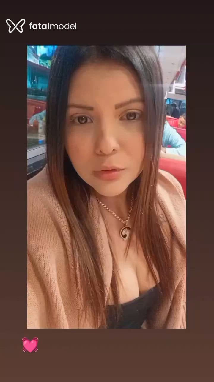 Acompanhante mulher com cabelo castanho de olhos castanhos - Lavinia