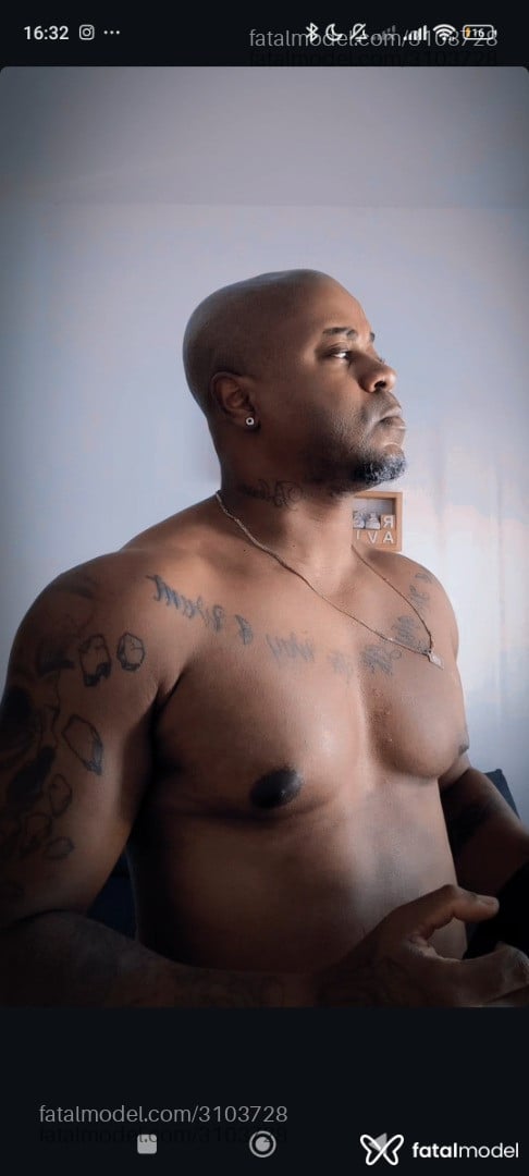 Acompanhante homem sem cabelo de olhos pretos em Rio de Janeiro - Bennyblack