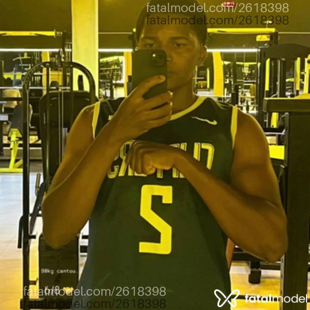Acompanhante homem morena (o) de olhos castanhos - Renato