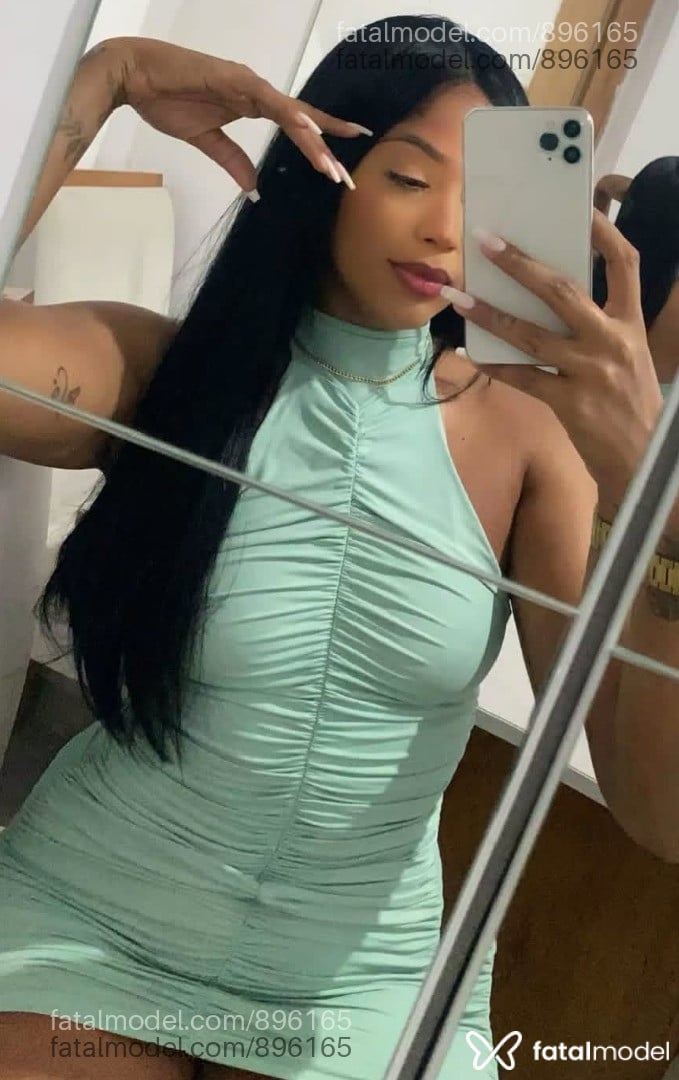 Acompanhante mulher com cabelo castanho de olhos verdes em Blumenau - Luana