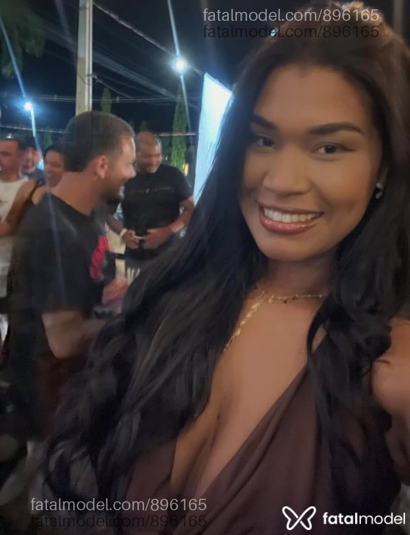 Acompanhante mulher com cabelo castanho de olhos verdes em Blumenau - Luana