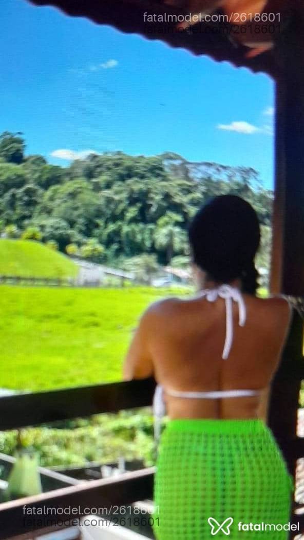 Acompanhante mulher com cabelo castanho de olhos verdes - Jaqueline Jordão