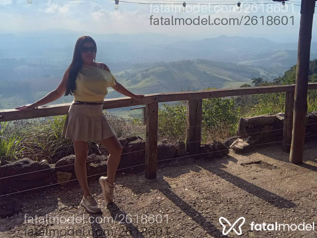 Acompanhante mulher com cabelo castanho de olhos verdes em São João da Boa Vista - Jaqueline Jordão