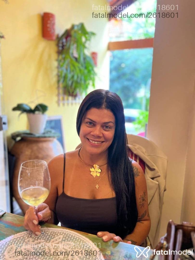 Acompanhante mulher com cabelo castanho de olhos verdes em Itapira - Jaqueline Jordão