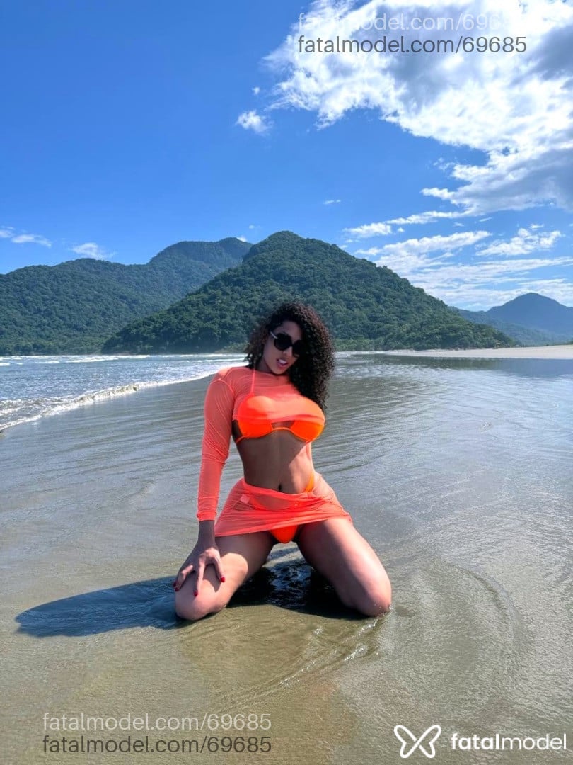 Acompanhante mulher trans com cabelo castanho de olhos castanhos em Ponta Grossa - Yasmin salimenni