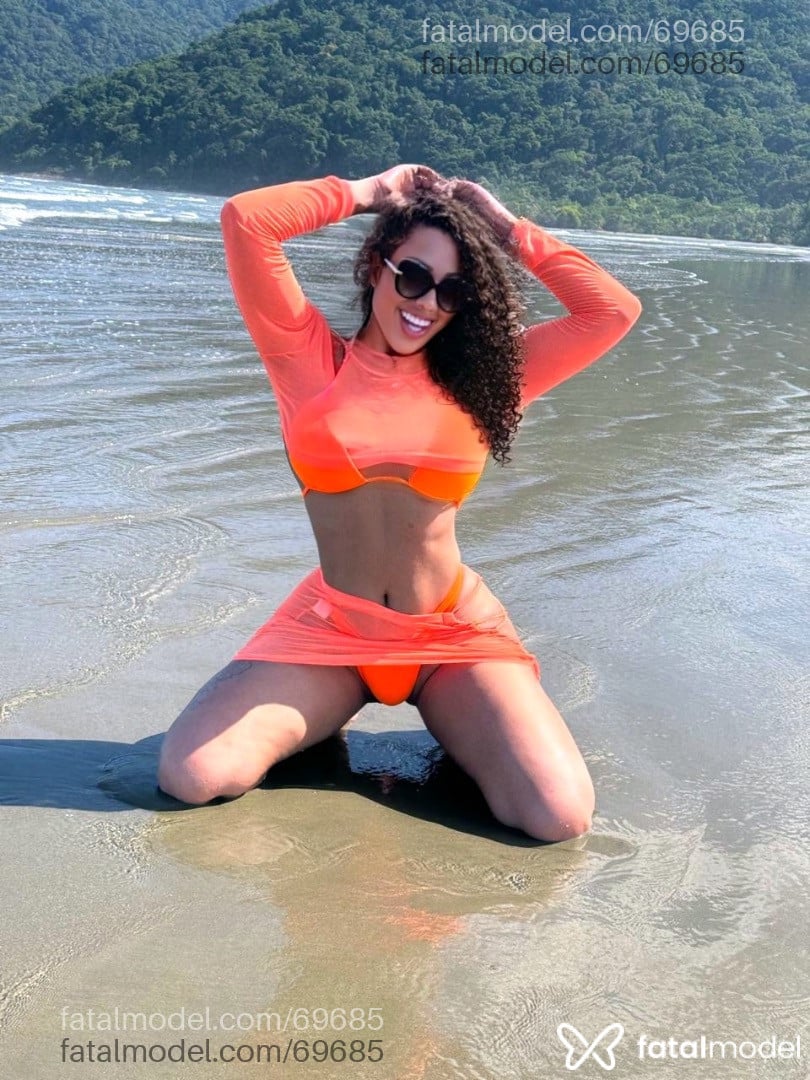 Acompanhante mulher trans com cabelo castanho de olhos castanhos em Ponta Grossa - Yasmin salimenni