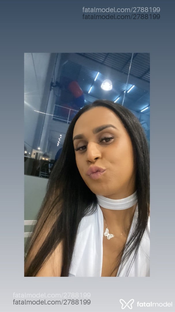 Acompanhante mulher trans com cabelo castanho de olhos castanhos em Bagé - Luana