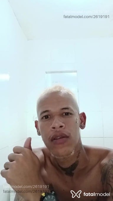 Acompanhante homem loira (o) de olhos castanhos em Salvador - Emerson